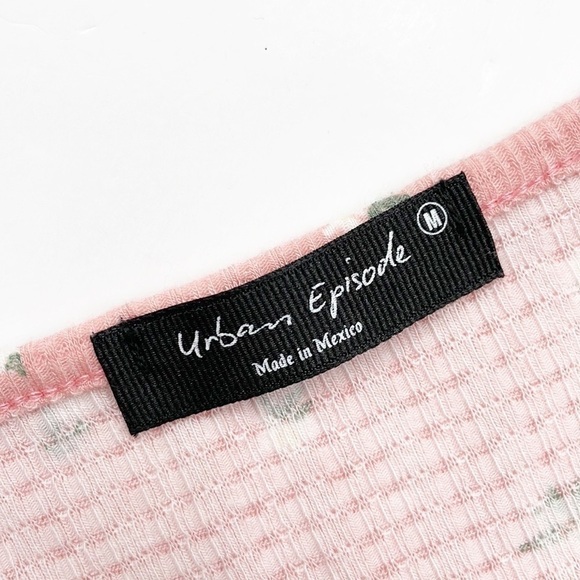 Urban Episode pink floral print crop top - Picture 3 of 5